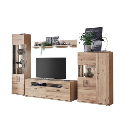 Mehrteilige Wohnkombination in heller Holzoptik mit TV-Lowboard, zwei hohen Schränken, Wandregal und offenen Fächern