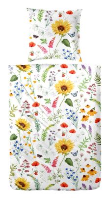 Weiße Bettwäsche mit bunten Wiesenblumen, Blättern und kleinen Schmetterlingen; Bettdecken- und Kissenbezug sind freigestellt dargestellt; Größe 135 x 200 cm.