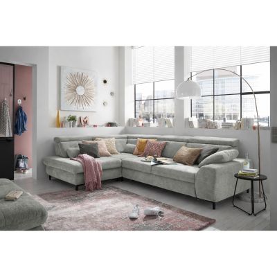 Ecksofa Musterring SO 3400 mit Longchair in moderner Wohnzimmerszene mit Teppich, Dekokissen und großer Fensterfront
