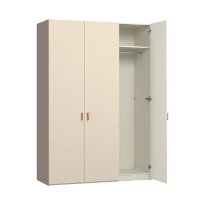 dreitüriger Kleiderschrank mit zwei geschlossenen Türen und einem geöffneten Schrankteil