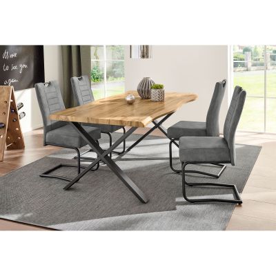Stilvolles Esszimmer mit grauen Freischwinger-Stühlen und Tisch mit massiver Holzplatte im modernen Design.