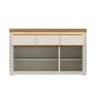 Sideboard in Weiß und Eiche mit geöffneten Türen, Einlegeböden und integrierter LED-Beleuchtung für zusätzlichen Stauraum