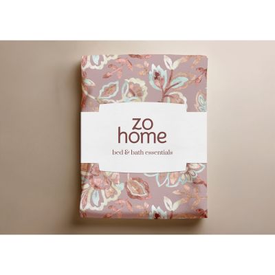 Bettwäsche Franca in Pink, 135 x 200 cm: zusammengelegte Garnitur in der Produktverpackung mit ornamentalem Blumenmuster in Rosa-, Rot-, Beige- und Türkistönen.