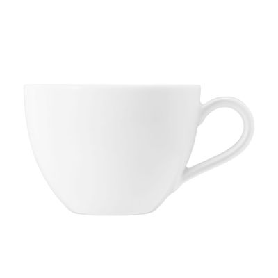 Tasse in Weiß. Sichtbare Merkmale: breite geradlinige Form mit Henkel. Darstellung: Ansicht der zweiten Seite.
