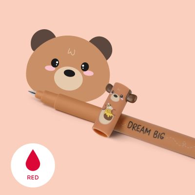 Brauner löschbarer Gelstift im Teddybär-Design, mit sichtbarer Schreibspitze, abgenommener Teddybärkappe und großem Teddybärmotiv auf rosafarbenem Hintergrund gezeigt.