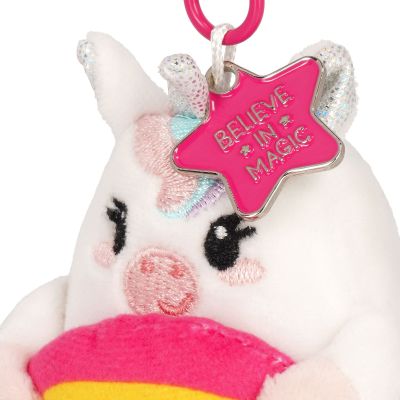 Einhorn-Plüsch-Schlüsselanhänger, in Nahaufnahme mit Gesicht und angenähtem Produktanhänger dargestellt.