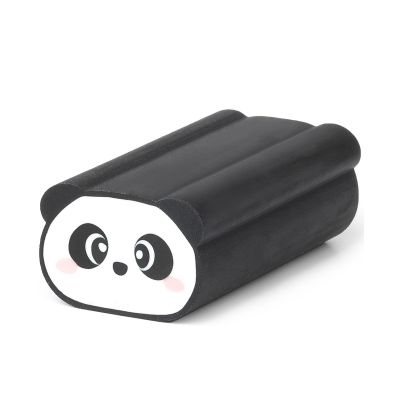 Schwarzer Duft-Radiergummi im Panda-Design, waagerecht ohne Verpackung mit schwarzem Körper und Pandagesicht gezeigt.