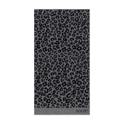 Graphitfarbener JOOP! Allover Duschtuch, 80 × 150 cm, flach dargestellt mit kontrastierendem Leopardenmuster und JOOP!-Schriftzug am unteren Rand.