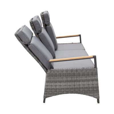 Gartensofa in Seitenansicht mit mehreren dargestellten Positionen der Rückenlehnen vor weißem Hintergrund