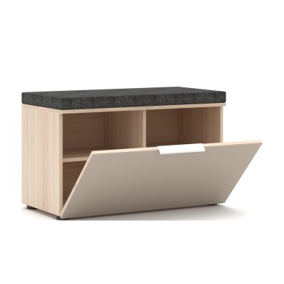 Geöffnete Schuhbank mit gekippter Frontklappe und sichtbaren Innenfächern in hellem Holz.
