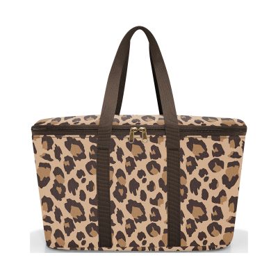 Reisenthel Thermotasche mit Leopardenmuster, langen Schulterhenkeln und großzügigem Stauraum vor hellem Hintergrund