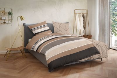 Doppelbett mit Bettwäsche in breiten braunen, beigen, grauen und weißen Streifen; Größe 135 x 200 cm.