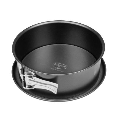 Runde Springform von Dr Oetker aus der Serie Back Freude mit 18 cm Durchmesser in schwarzer Farbe