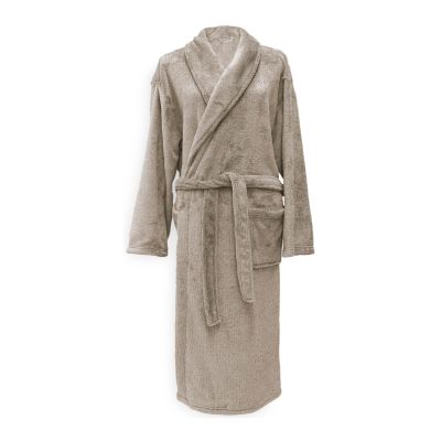Cara Bademantel in Shady Sand, Größe M: langer Bademantel aus einfarbigem, flauschig wirkendem Stoff, mit Schalkragen, Bindegürtel und Taschen in Ganzansicht.