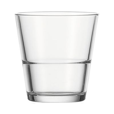 Klares konisches Trinkglas aus Glas mit schlichtem Design freigestellt auf hellem Hintergrund