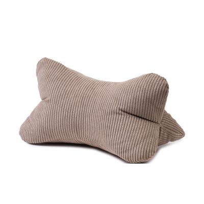 Geschwungen geformtes Lesekissen Modell Capri in Taupe, ca. 40 × 25 cm.