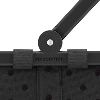 Detailaufnahme des schwarzen Reisenthel Carrybag mit gepolstertem Griff und Markenlogo