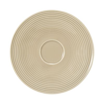Untertasse in Sandbeige; rund mit konzentrischen Rillen und Tassenmulde. Ansicht: Draufsicht.