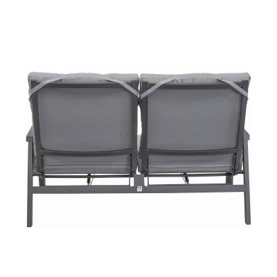 Gartensofa mit zwei Sitzplätzen in Rückansicht vor weißem Hintergrund