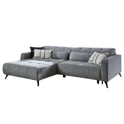 Graues Ecksofa mit Ottomane rechts, verstellbaren Rückenlehnen und schwarzen Metallfüßen vor weißem Hintergrund