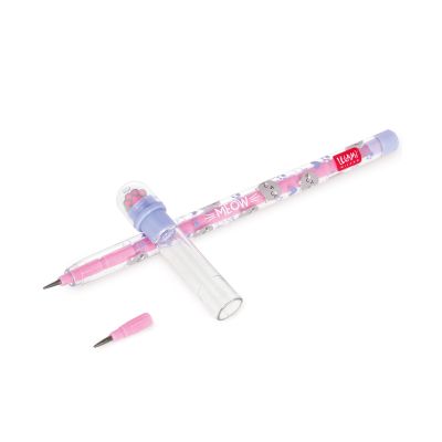 Rosa Stapelbleistift mit Katzenradierer, mit zwei geöffneten oder gekreuzten Stiftteilen und sichtbaren Spitzen dargestellt.