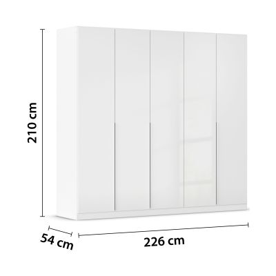 Weißer Drehtürenschrank in Hochglanz mit drei Türen und den Maßen 226 cm Breite, 210 cm Höhe und 54 cm Tiefe