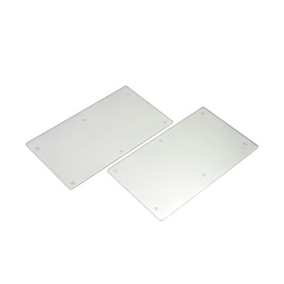 Herdabdeckplatte 52x30x0,5cm Life Style: zwei rechteckige helle Herdabdeckplatten mit dezent sichtbaren Befestigungspunkten überlappend freigestellt.