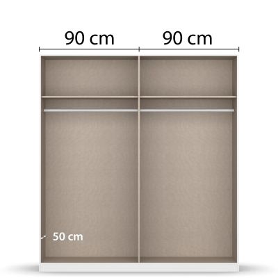 Innenansicht eines 4-türigen Kleiderschranks mit zwei großen Fächern, Kleiderstangen und Einlegeböden, jeweils 90 cm breit