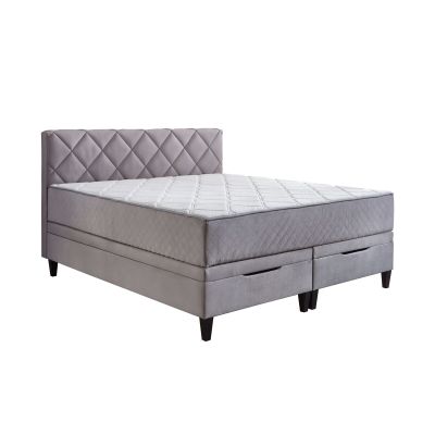 Boxspringbett mit gepolstertem Kopfteil und fest vernähtem Matratzentopper in Detailansicht