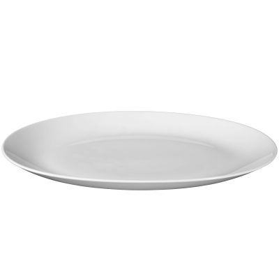 Servierplatte in Weiß. Darstellung: schräge Ansicht von vorn. Merkmale: oval mit breiter Ablagefläche und sanftem Rand.