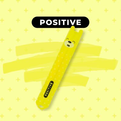 Sechs Mini-Textmarker mit farbigen Stimmungsbegriffen, mit dem gelben Textmarker vor gelben Farbstreifen und der Aufschrift „Positive“ gezeigt.