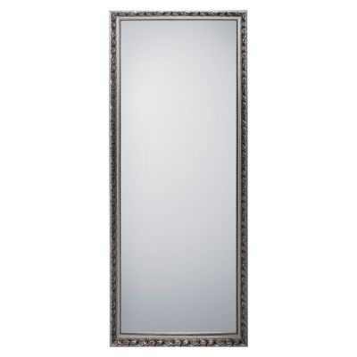 Spiegel Sonja in Silber, freigestellt in einer zweiten Gesamtansicht; zu sehen ist die rechteckige Spiegelfläche mit ornamentiertem Rahmen; Maße ca. 70 x 170 x 3,5 cm.