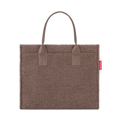 Shopper von Reisenthel, Modell Daily Shopper, in Schokoladenbraun aus Teddyfleece, von hinten mit zwei kurzen Tragegriffen