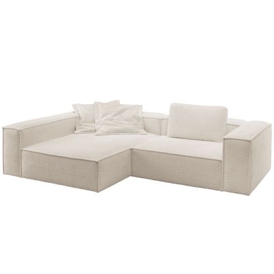 Ecksofa mit breiten Armlehnen und mehreren Rückenkissen vor weißem Hintergrund