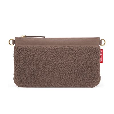Kleine Umhängetasche von Reisenthel, Modell Mini Pouch, in Schokoladenbraun aus Teddyfleece, frontal mit geschlossenem Reißverschluss