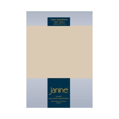 Verpackungsansicht des sandfarbenen Janine Topper-Spannbetttuchs 5001 mit blauem Janine-Etikett oben und unten.