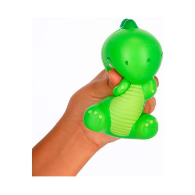 Grüne Antistress-Figur in Dinosaurierform, in einer Hand gehalten und leicht zusammengedrückt gezeigt.
