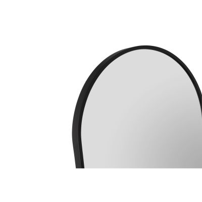 Standspiegel Britt in Schwarz, als Nahaufnahme von Rahmen und Spiegelkante; Maße ca. 40 x 160 x 4 cm.