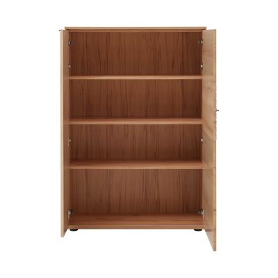 Interliving 2032 Highboard mit geöffneten Türen und mehreren Einlegeböden im Innenraum
