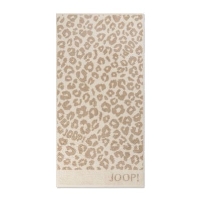Cremefarbener JOOP! Allover Handtuch, 50 × 100 cm, flach dargestellt mit kontrastierendem Leopardenmuster und JOOP!-Schriftzug am unteren Rand.