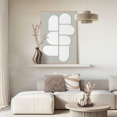 Das Wandbild „Abstract Stack“ in Weiß, 70 × 100 cm, hängt in einem eingerichteten Wohnraum und zeigt die Größenwirkung an der Wand.