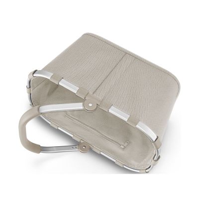 Zusammengefalteter Reisenthel Einkaufskorb in Beige mit integriertem Reißverschlussfach