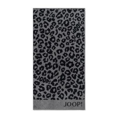 Graphitfarbener JOOP! Allover Handtuch, 50 × 100 cm, flach dargestellt mit kontrastierendem Leopardenmuster und JOOP!-Schriftzug am unteren Rand.