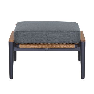 Polyrattan-Hocker mit dunkelgrauem Sitzpolster und Holzdetails, von hinten fotografiert