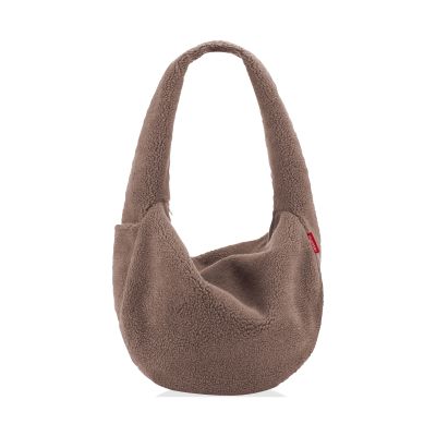 Schultertasche von Reisenthel, Modell Moonbag, in Schokoladenbraun aus Teddyfleece, frontal mit breitem Schulterhenkel
