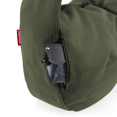 Detailansicht der Reisenthel Cordtasche mit Reißverschlussfach an der Seite