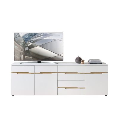 Frontansicht eines weißen Sideboards mit mehreren Türen und Schubladen. Auf dem Sideboard steht ein großer Fernseher sowie kleine Dekorationsobjekte und Bücher.