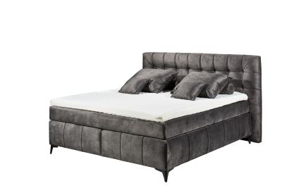 Boxspringbett „Salvador 04 Espresso“ mit 7-Zonen-Tonnentaschenfederkern-Matratze, HR-30-Topper und Kunststofffüßen, Liegefläche 180x200 cm, aus schräger Perspektive fotografiert, dekoriert mit Kissen