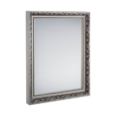 Spiegel Sonja in Silber, freigestellt in vollständiger Ansicht; zu sehen ist die rechteckige Spiegelfläche mit ornamentiertem Rahmen; Maße ca. 55 x 70 x 3,5 cm.