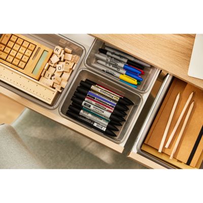 Mehrere Schubladenboxen unterschiedlicher Größen zur Organisation einer Schublade